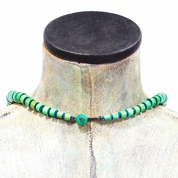 VTG 80's Green Wood Disk Necklace - Picture 2 of 2